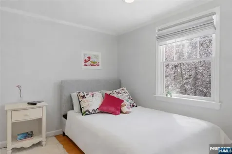 89 Surrey Lane Tenafly NJ 07670