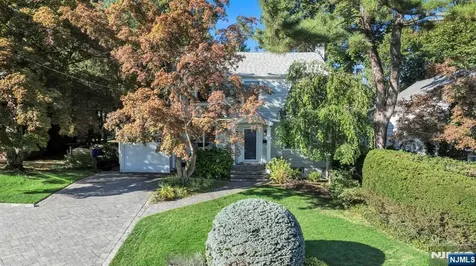 89 Surrey Lane Tenafly NJ 07670