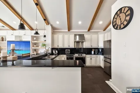 18 Lydia Drive Guttenberg NJ 07093