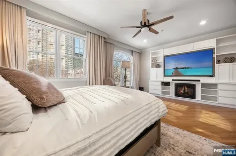 18 Lydia Drive Guttenberg NJ 07093