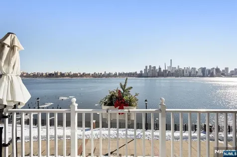 18 Lydia Drive Guttenberg NJ 07093