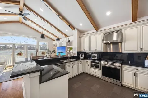 18 Lydia Drive Guttenberg NJ 07093