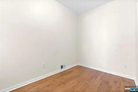 435 17th Street Newark NJ 07103