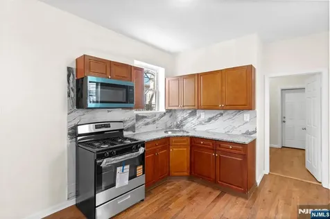 435 17th Street Newark NJ 07103