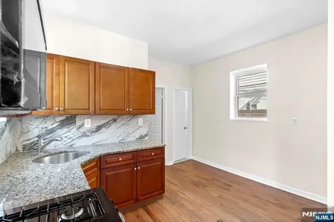 435 17th Street Newark NJ 07103