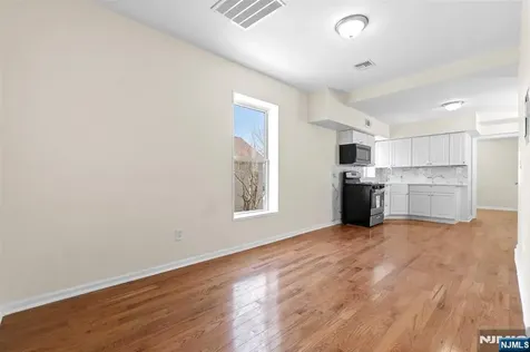 435 17th Street Newark NJ 07103