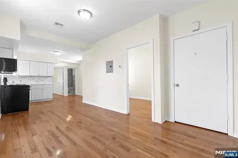 435 17th Street Newark NJ 07103