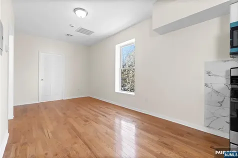 435 17th Street Newark NJ 07103