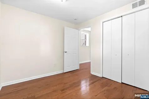 435 17th Street Newark NJ 07103