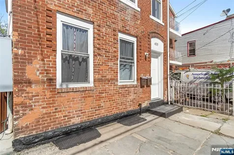 435 17th Street Newark NJ 07103