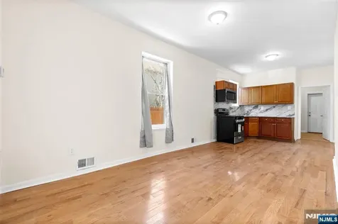 435 17th Street Newark NJ 07103