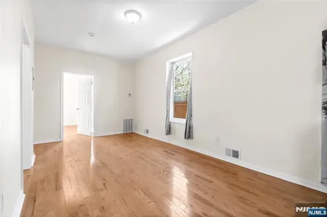 435 17th Street Newark NJ 07103