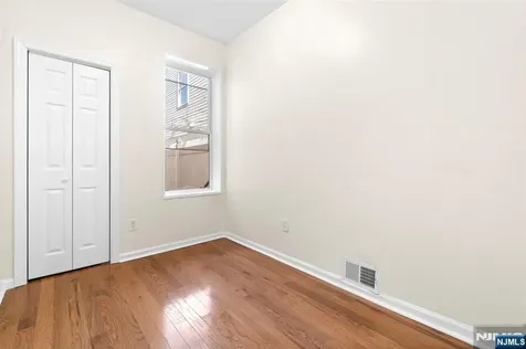 435 17th Street Newark NJ 07103
