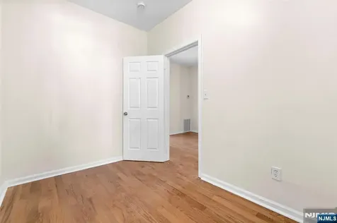 435 17th Street Newark NJ 07103