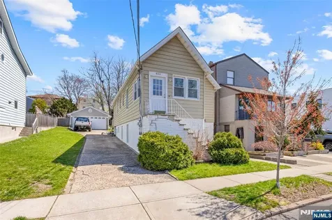 632 Chase Avenue Lyndhurst NJ 07071