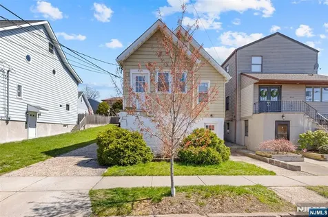 632 Chase Avenue Lyndhurst NJ 07071