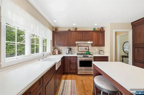217 Jeffer Street Ridgewood NJ 07450