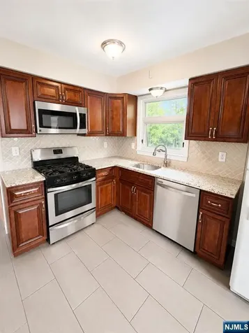 106 Rochelle Parkway Saddle Brook NJ 07663