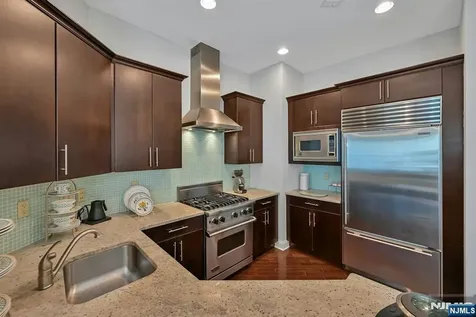 1112 The Plaza Tenafly NJ 07670