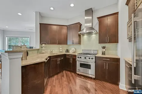 1112 The Plaza Tenafly NJ 07670