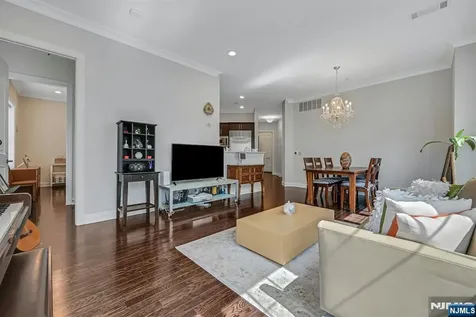 1112 The Plaza Tenafly NJ 07670