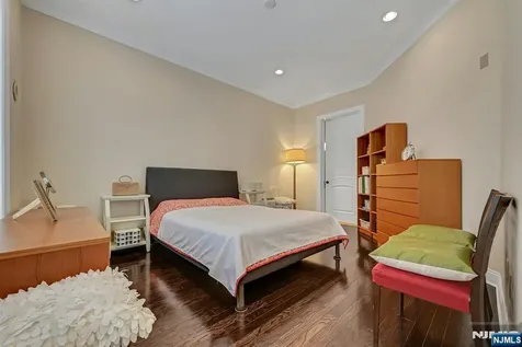 1112 The Plaza Tenafly NJ 07670