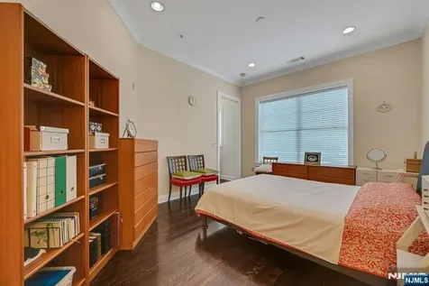 1112 The Plaza Tenafly NJ 07670