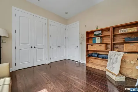 1112 The Plaza Tenafly NJ 07670