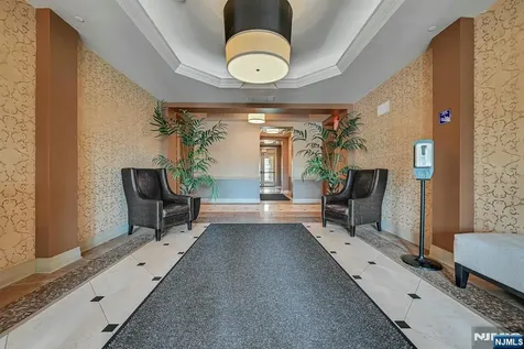 1112 The Plaza Tenafly NJ 07670