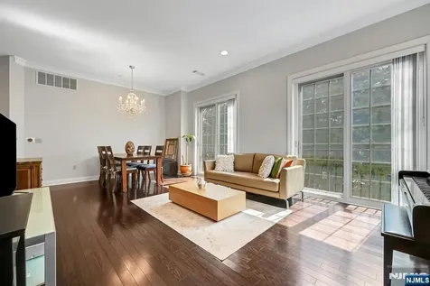 1112 The Plaza Tenafly NJ 07670