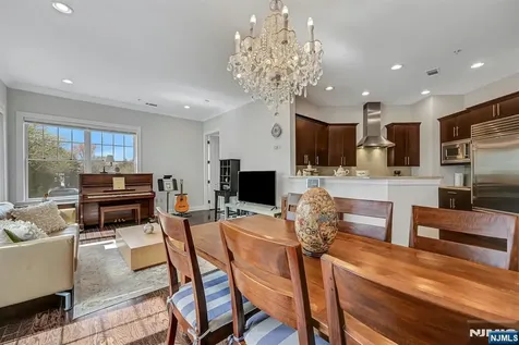 1112 The Plaza Tenafly NJ 07670