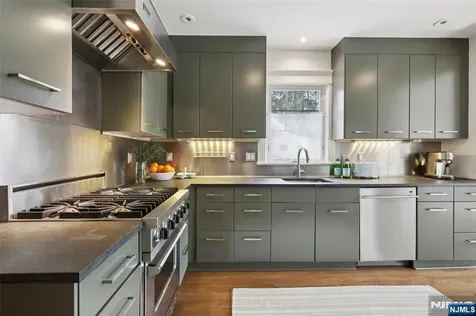 512 Ackerman Avenue Glen Rock NJ 07452