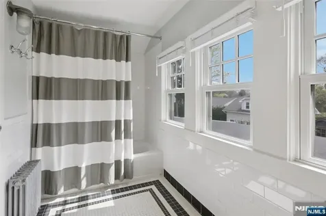 512 Ackerman Avenue Glen Rock NJ 07452