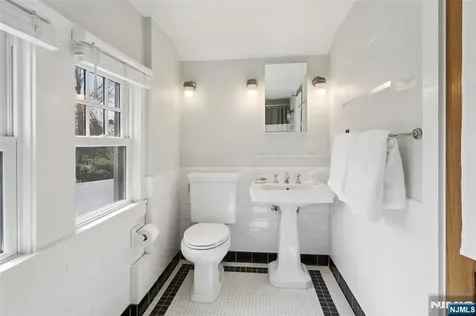512 Ackerman Avenue Glen Rock NJ 07452