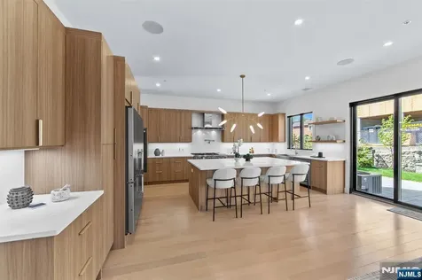 61 Edgewater Road Cliffside Park NJ 07010