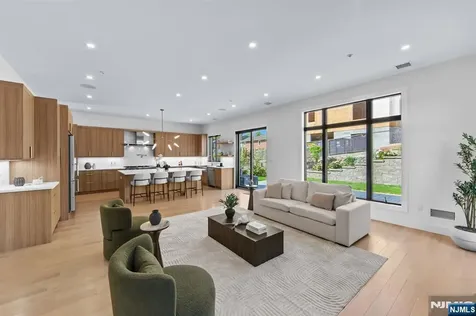 61 Edgewater Road Cliffside Park NJ 07010