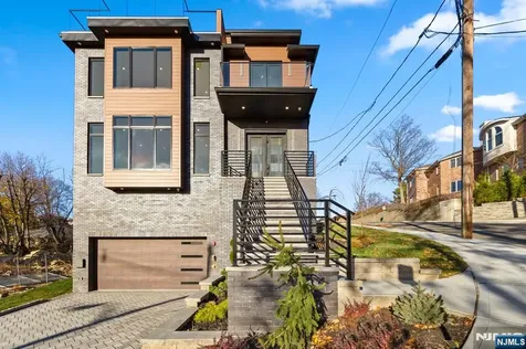 61 Edgewater Road Cliffside Park NJ 07010