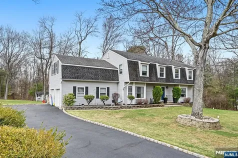 6 Robin Drive Jefferson Township NJ 07438