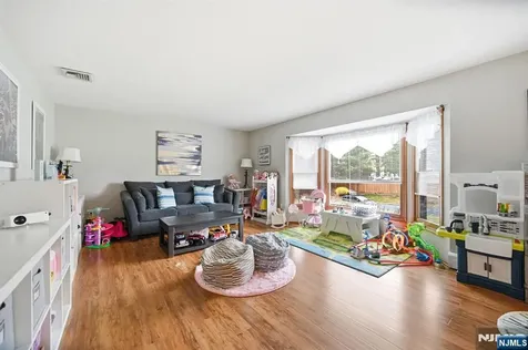 6 Robin Drive Jefferson Township NJ 07438