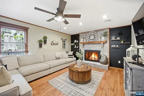 6 Robin Drive Jefferson Township NJ 07438