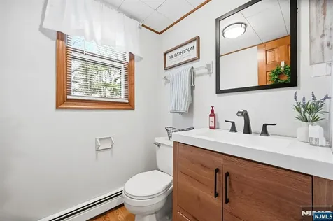 6 Robin Drive Jefferson Township NJ 07438