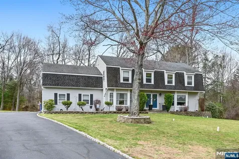 6 Robin Drive Jefferson Township NJ 07438
