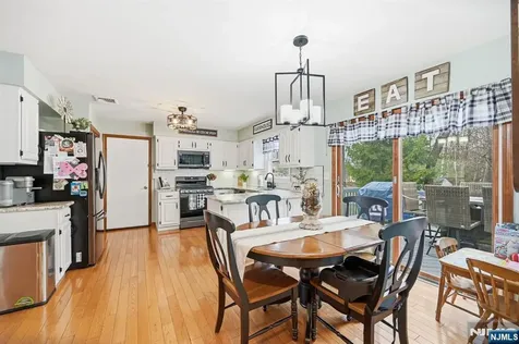 6 Robin Drive Jefferson Township NJ 07438