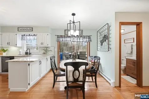 6 Robin Drive Jefferson Township NJ 07438