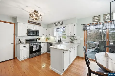 6 Robin Drive Jefferson Township NJ 07438