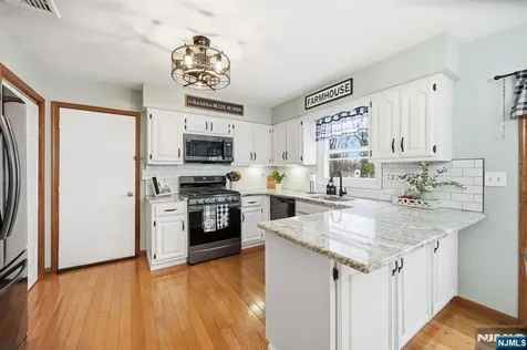 6 Robin Drive Jefferson Township NJ 07438