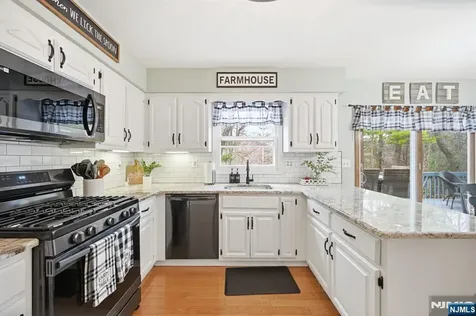 6 Robin Drive Jefferson Township NJ 07438
