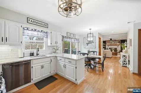 6 Robin Drive Jefferson Township NJ 07438