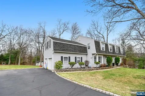 6 Robin Drive Jefferson Township NJ 07438