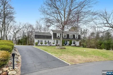 6 Robin Drive Jefferson Township NJ 07438